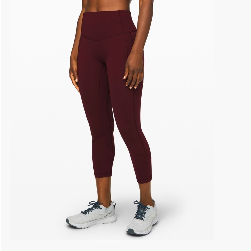 All the right places lululemon crop leggings sz 6